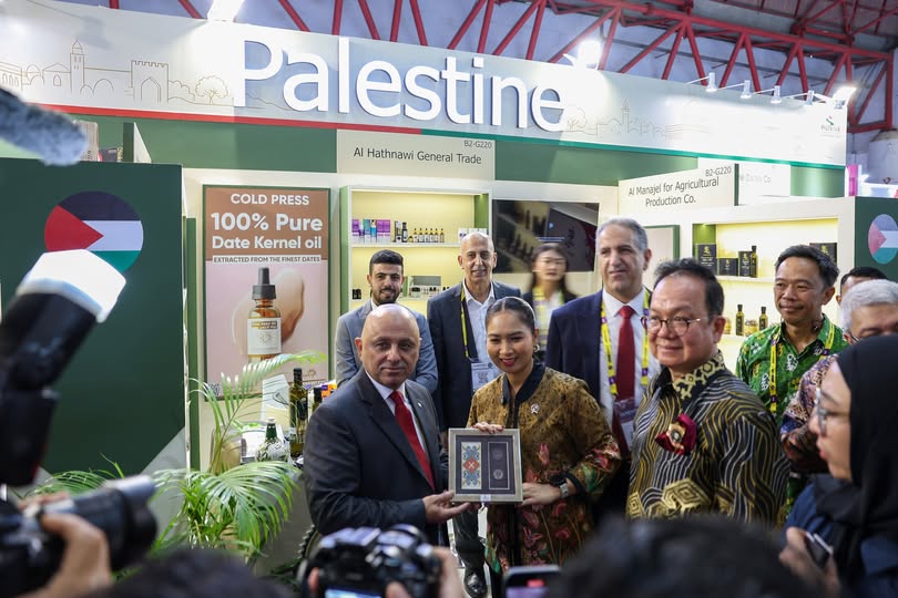 Indonesian Deputy Minister of Tourism Visits Palestine Pavilion at SIAL Jakarta